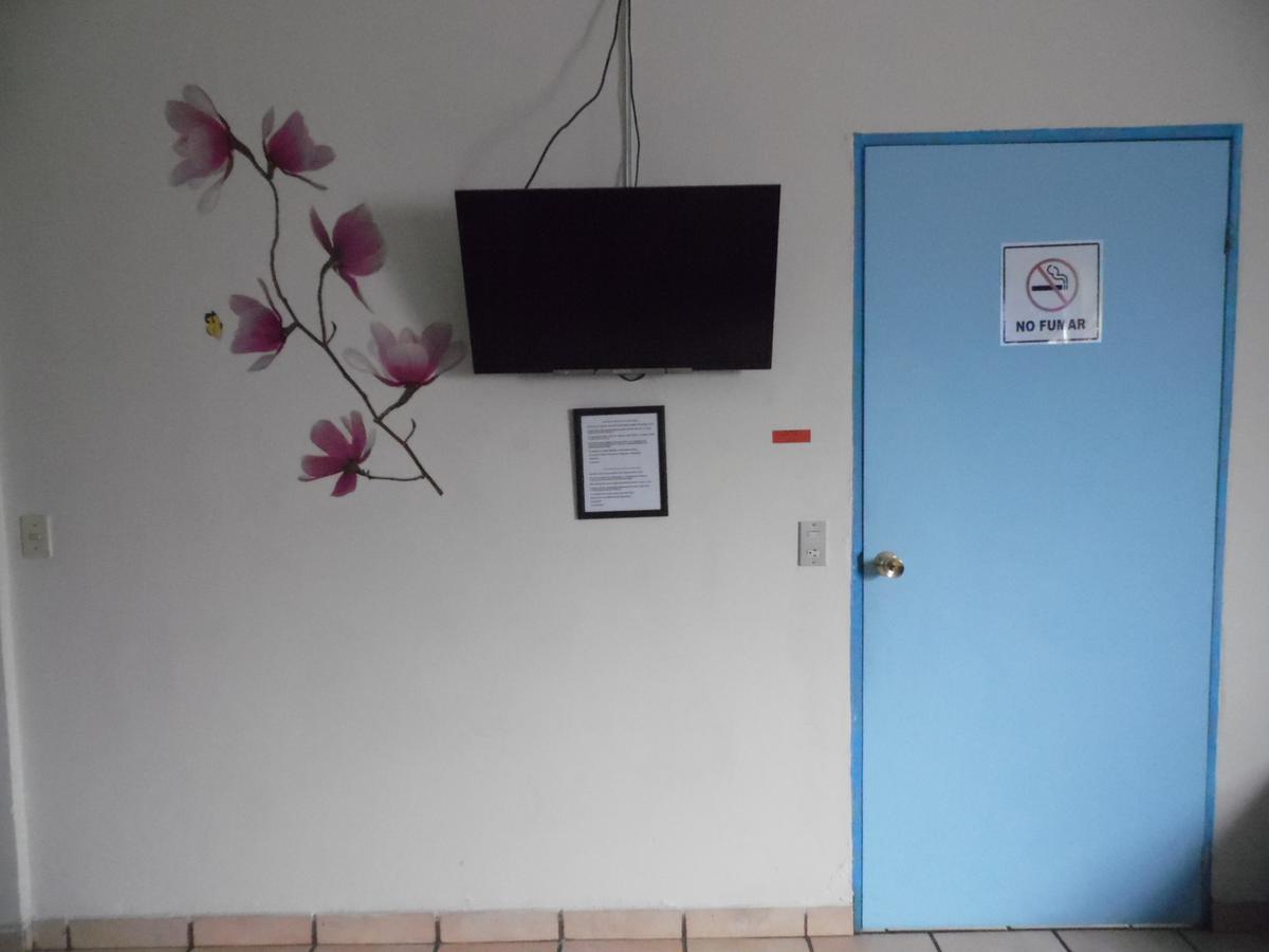 Hotel Happy House San Salvador Exterior photo